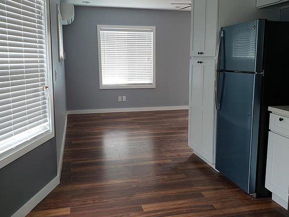 4th image of 1245 W Court St