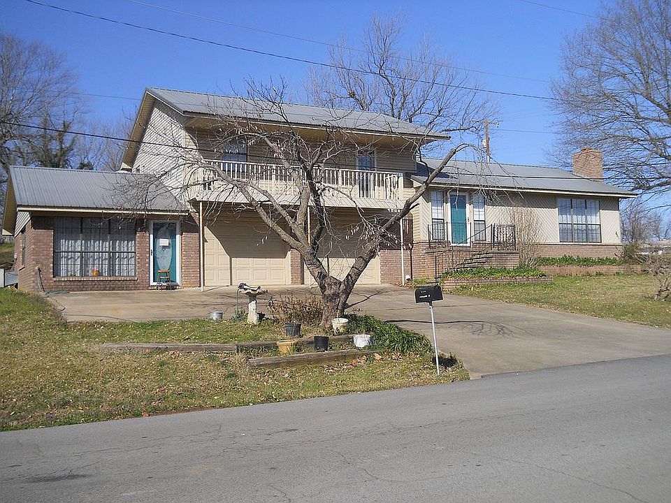 LARGE BEAUTIFUL HOME!!!