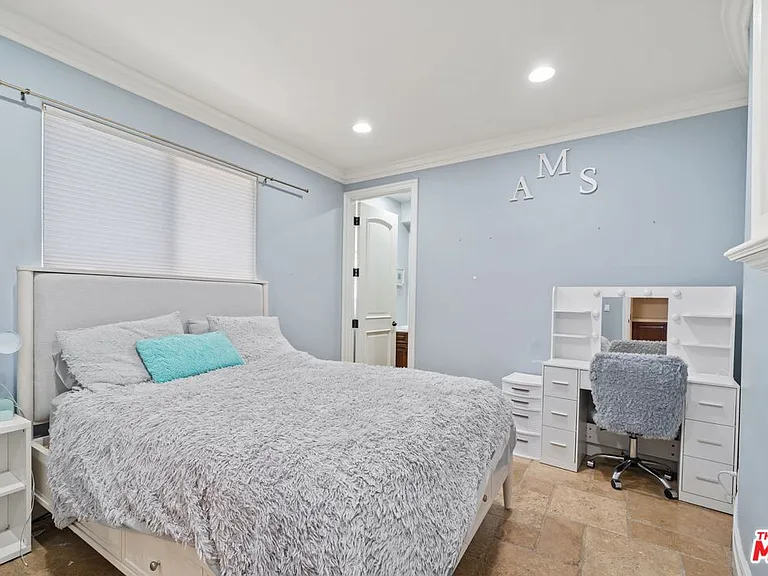 14944 Otsego St — Photo 12