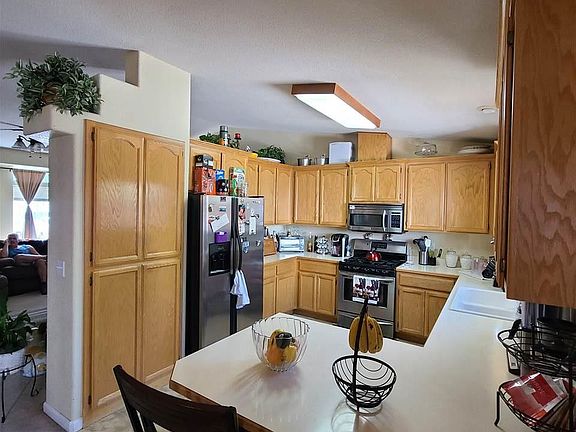 5th image of 1035 Cameron Way