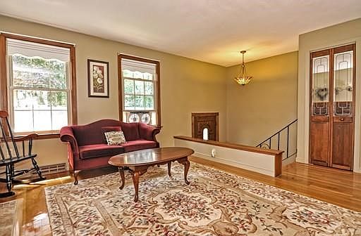 5th image of 524 White Ave