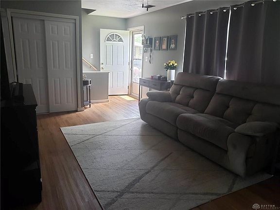 4th image of 50 Redington Ct