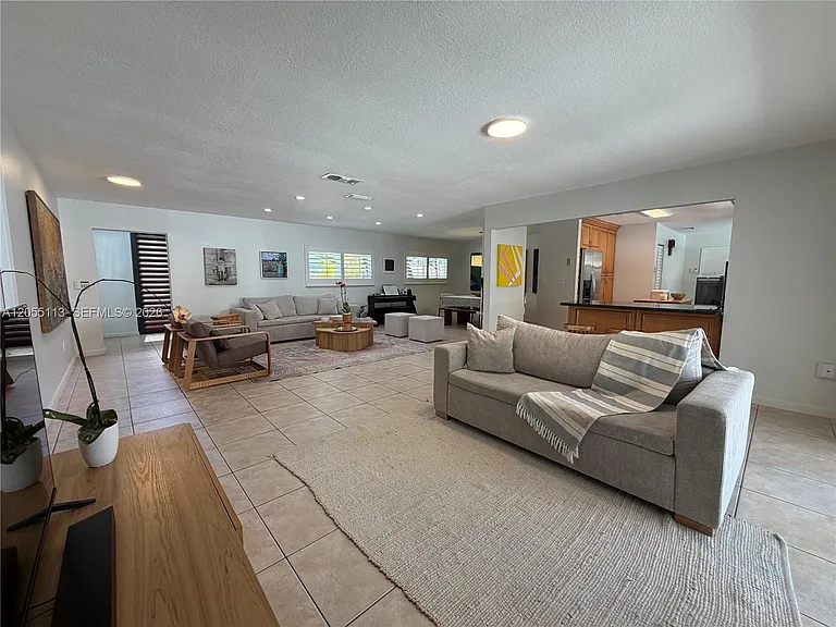 5721 SW 59th Pl — Photo 7
