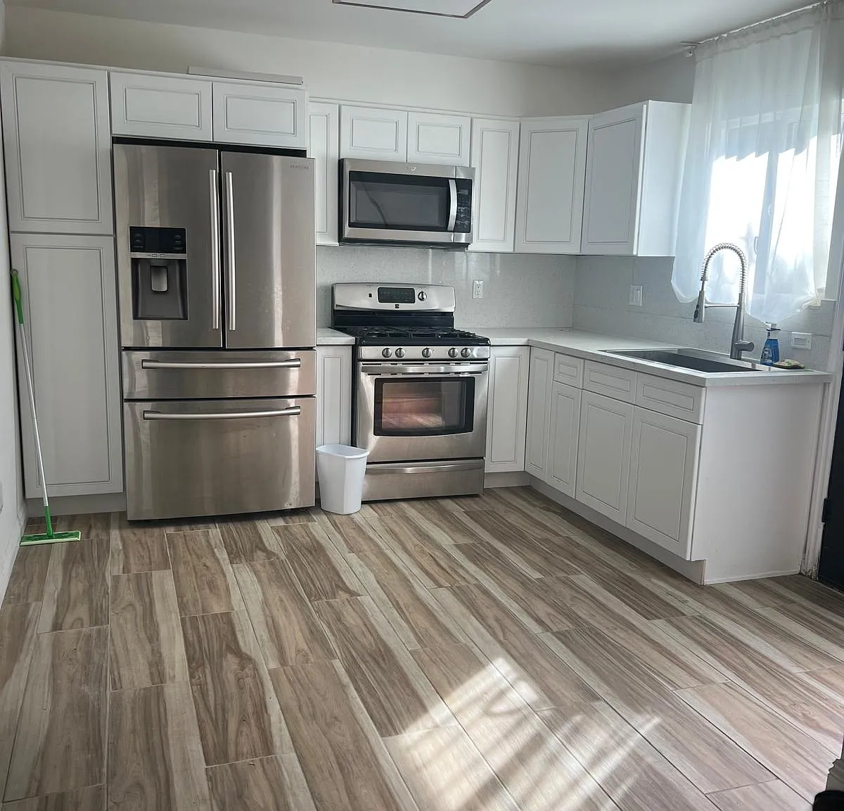 4 bed, 1936 sqft, $4,500 — Photo 3