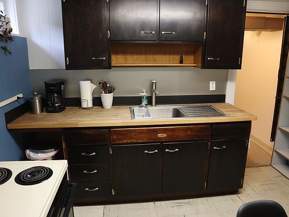 3rd image of 415 Wyoming Ave #Basement