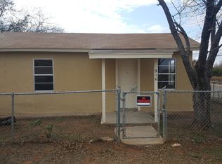 910 N 11th St, Carrizo Springs, TX 78834
