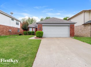 8800 Tigris Trl, Fort Worth, TX 76118