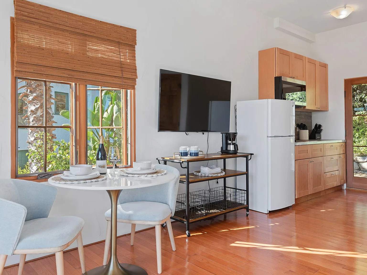 Studio, 450 sqft, $3,300 — Photo 4