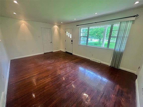 2nd image of 1129 Trampe Ave