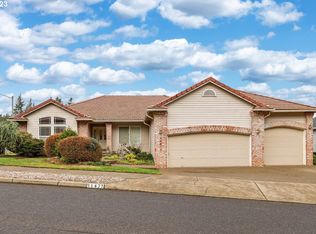 11477 SE Highland Loop, Clackamas, OR 97015