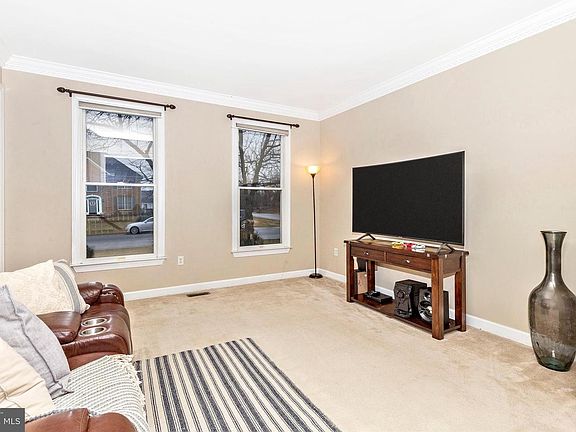 3rd image of 11419 Woodview Dr