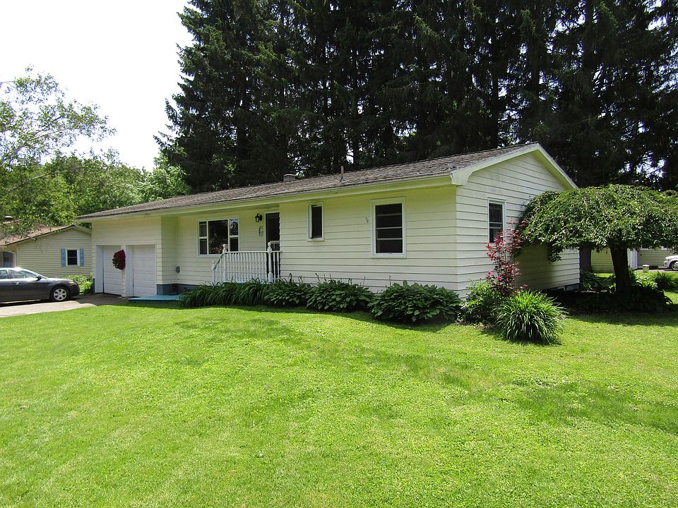 1st image of 27 Lawrence Ave
