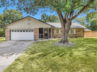 202 Twin Harbors Dr, Onalaska, TX 77360
