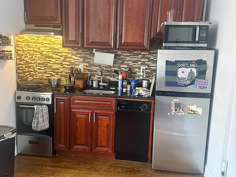 235 E 4th St #5C — Photo 4