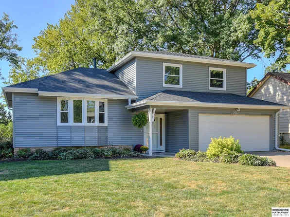 10617 N St, Omaha, NE 68127