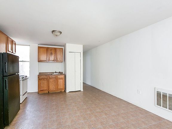 5th image of 3316 Kensington Ave
