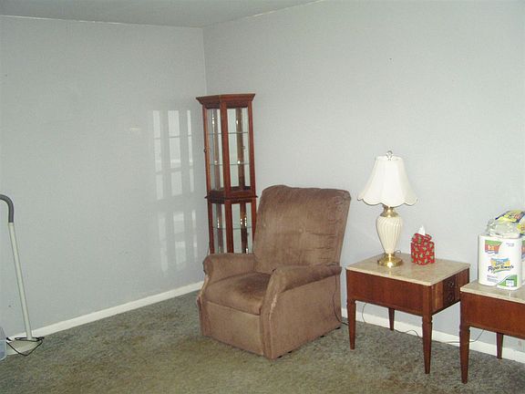 4th image of 21878 Suburban Dr