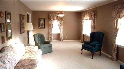 5th image of 922 Crosshill Dr