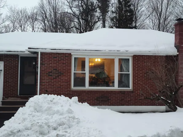 8 Frederick Ln, Adams, MA 01220