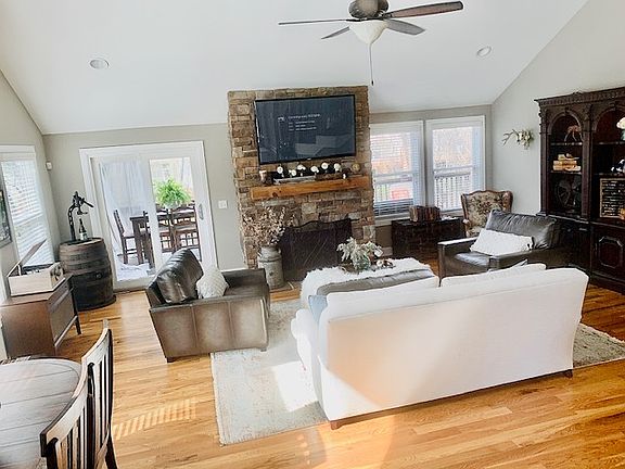 2nd image of 2343 Ashford Dr