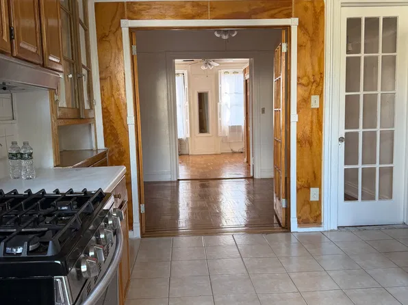 491 Willoughby Avenue image 1 of 7