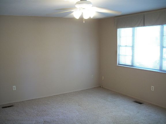 5th image of 21 Laurelgrove Dr