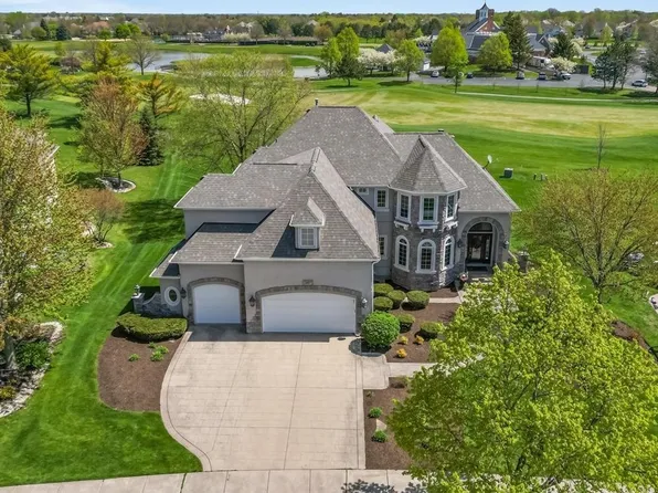 2407 Fawn Lake Cir, Naperville, IL 60564