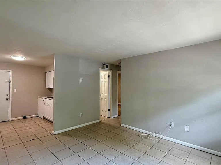 409 Lake St — Photo 2