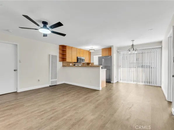 18530 Hatteras St Unit 226, Tarzana, CA 91356