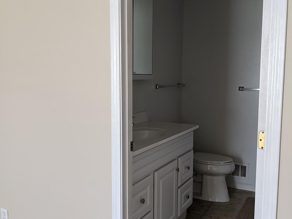 1st image of 22 Stonegate Cir