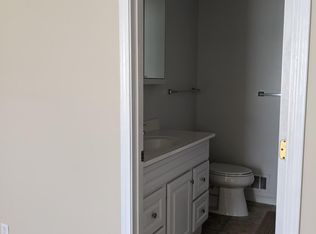 22 Stonegate Cir, Bowling Green, OH 43402
