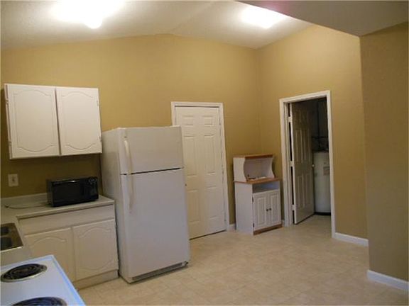 Nice kitchen, large utility room