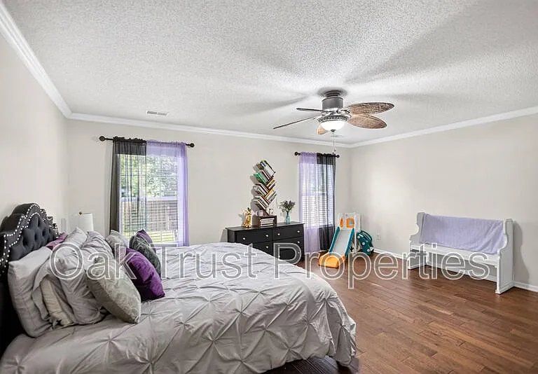 137 Venice St — Photo 18