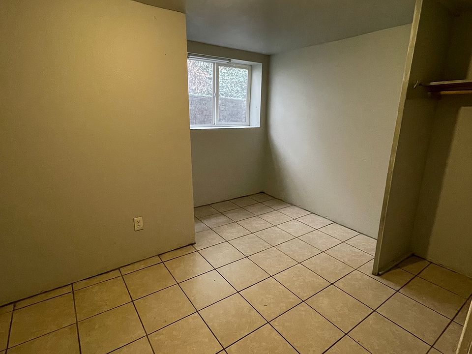 1st image of 4047 7th Ave NE #5