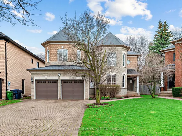 82 Bowring Walk, Toronto, ON M3H 5Z6