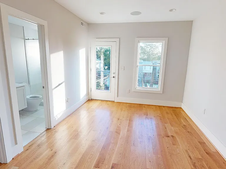 1159 Oates St NE #C — Photo 5
