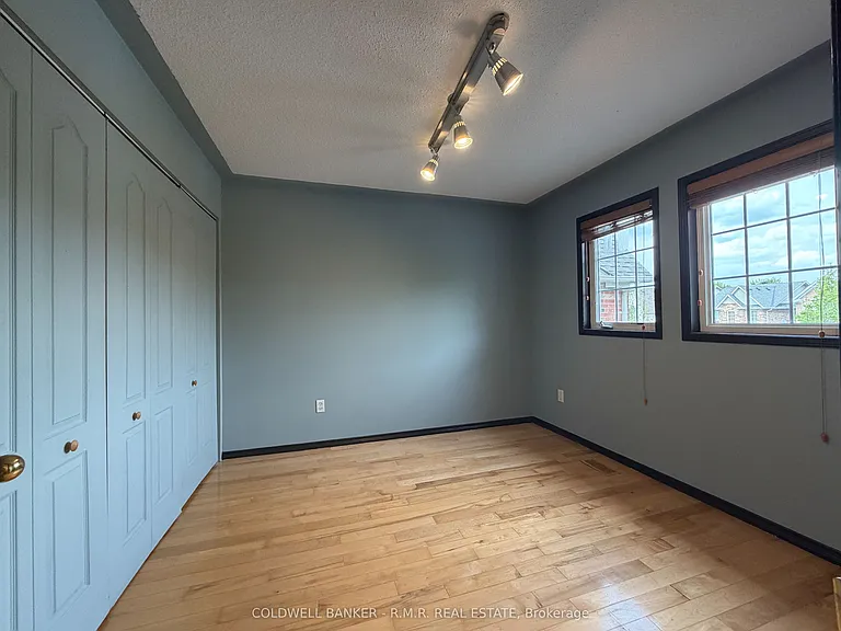 75 Margaret Graham Cres — Photo 15