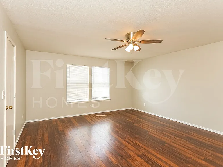 9231 Dublin Hts — Photo 10
