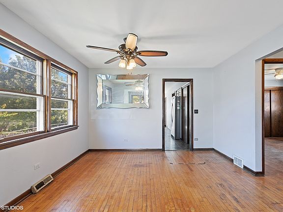 3rd image of 9029 N Western Ave