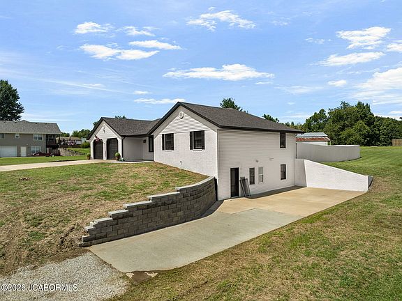2nd image of 11021 Maple Leaf Ln