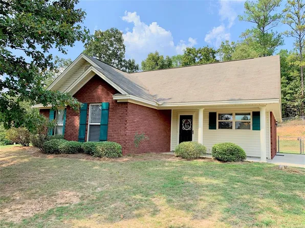 111 Fox Run Dr, Deatsville, AL 36022