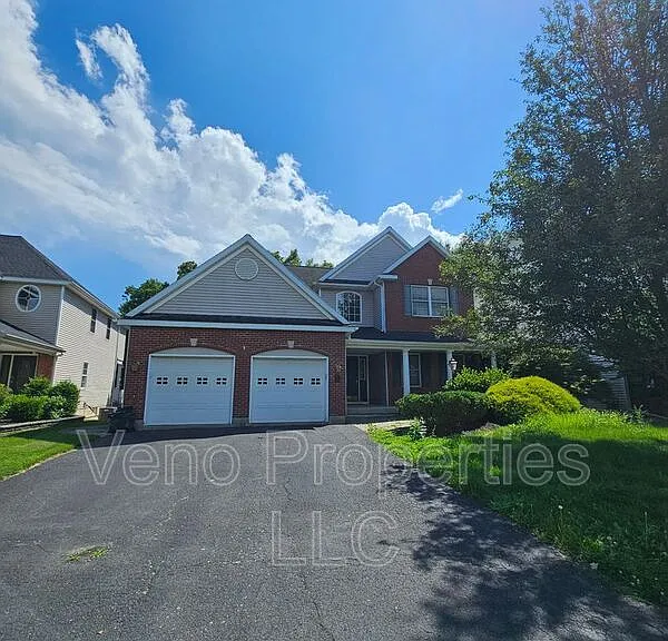 5 Brighton Ct — Photo 1