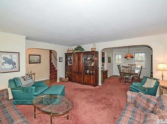 4th image of 215 Foster Ave