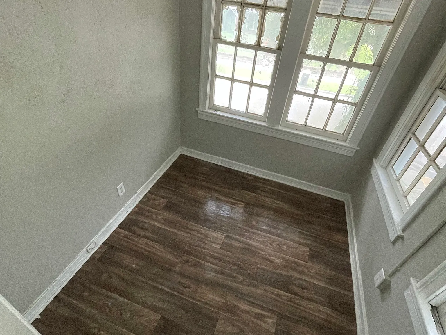 3305 Laura's Apartments — Photo 3