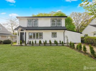 2 Buttonwood Dr, Parlin, NJ 08859