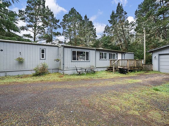 4th image of 4826 Rhododendron Loop