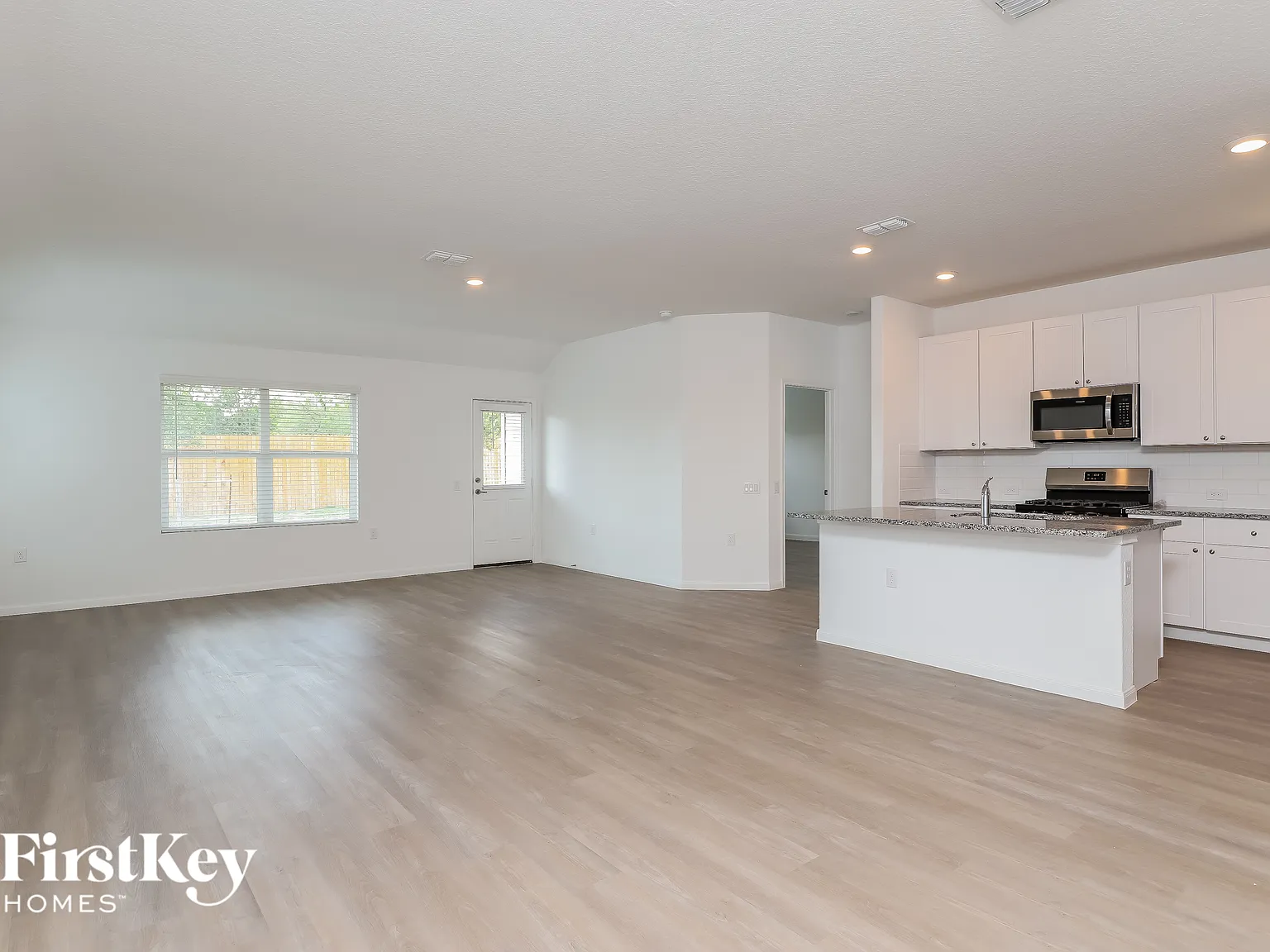 3 bed, 2.0 bath, 1910 sqft, $1,675 — Photo 3