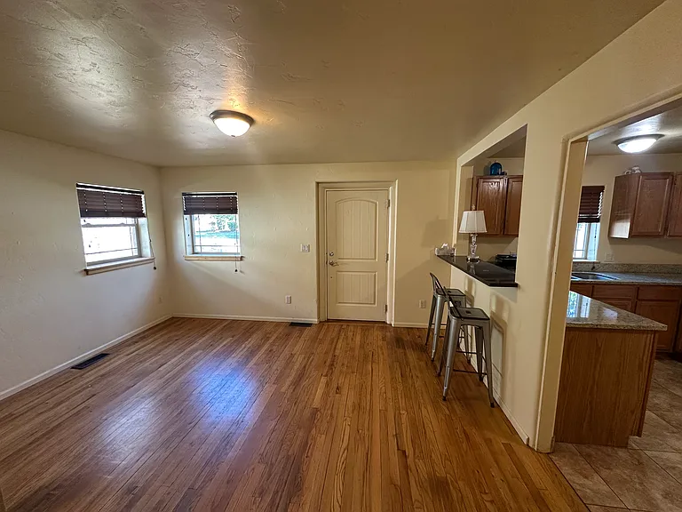 1109 Belford Ave — Photo 8