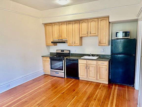 4th image of 2037 Oak St #A