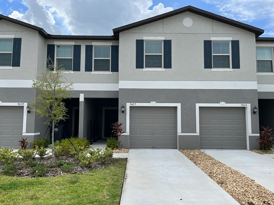 1st image of 9627 Pembrooke Pines Dr